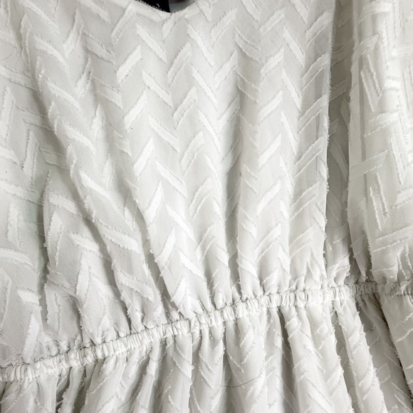 White Chevron Festival Cold Shoulder Flutter Sleeve A Line Dress Size 1 Boho - Picture 2 of 7